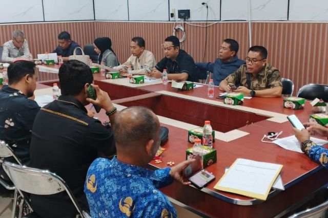 RAPAT BANMUS DPRD KABUPATEN ASAHAN : PENYUSUNAN JADWAL KEGIATAN DPRD KABUPATEN ASAHAN BULAN DESEMBER 2025